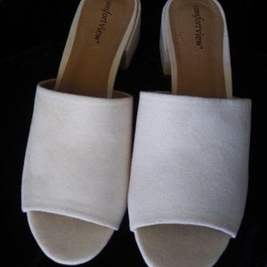 Comfort cream colored mule